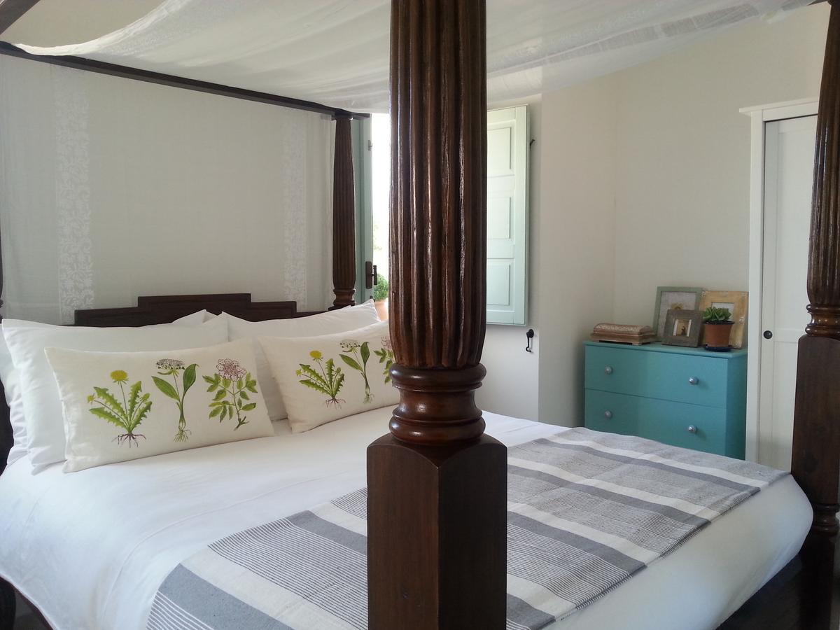 The Proud Garden Bed & Breakfast Каровиньо Екстериор снимка
